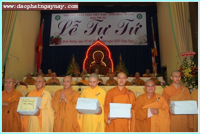 Bình Dương:   Lễ Tự Tứ - Giải Chế