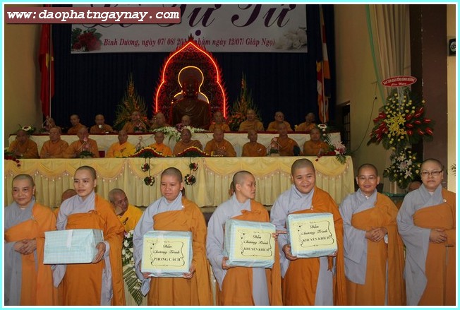 Bình Dương:   Lễ Tự Tứ - Giải Chế