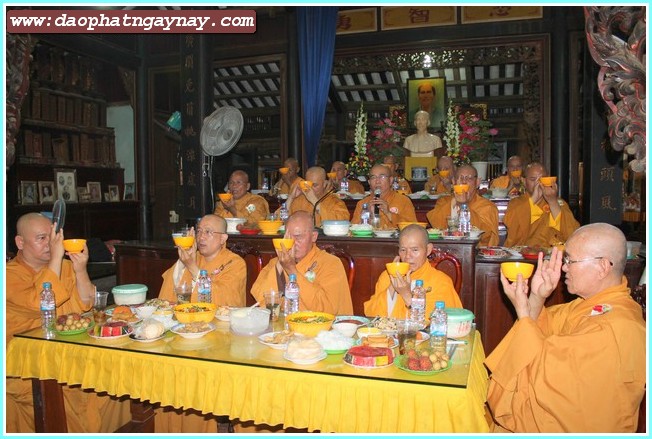 Bình Dương:   Lễ Tự Tứ - Giải Chế