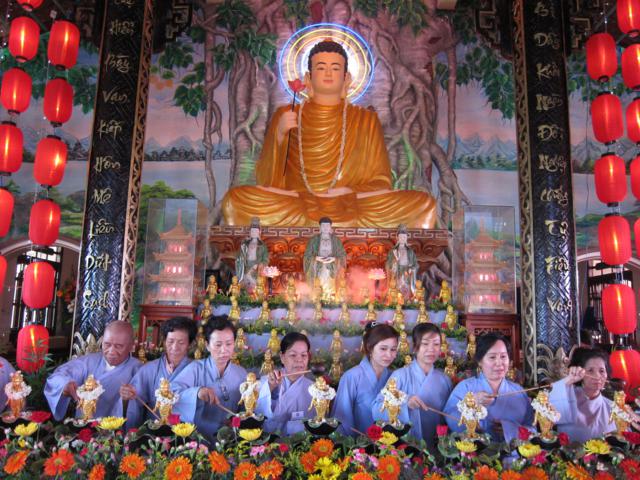Long An: Lễ tắm kim thân Phật Tổ sơ sinh tại chùa Khánh Ninh