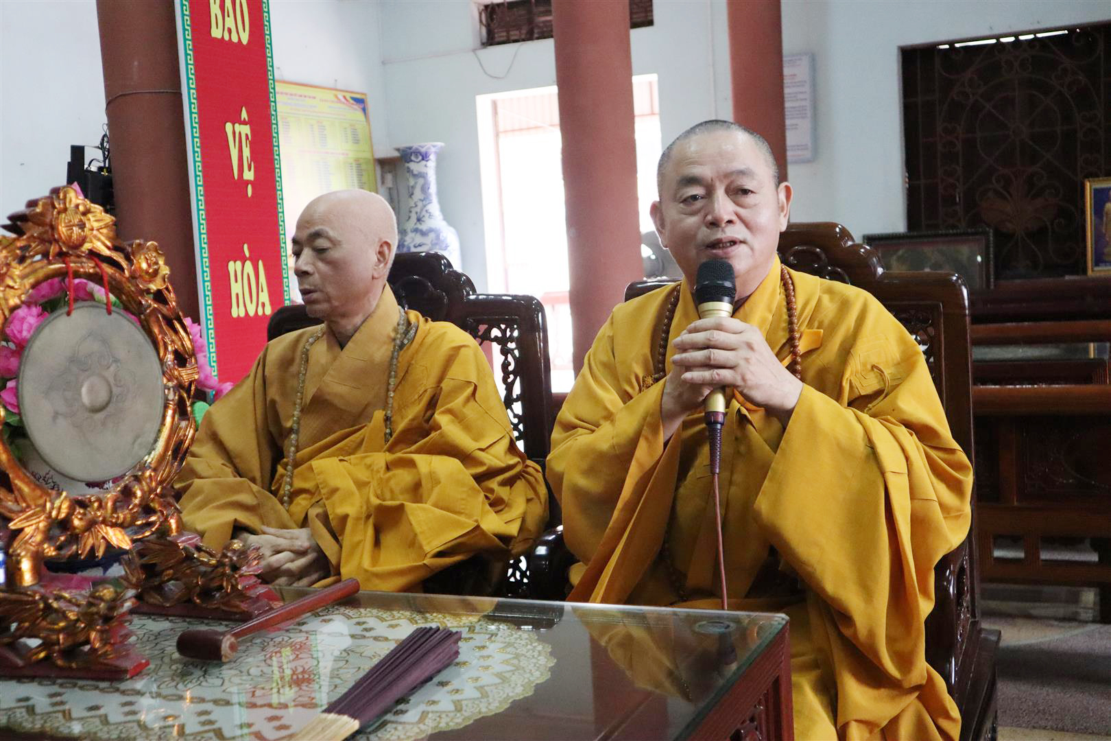Thượng tọa Th&iacute;ch Thanh H&ograve;a ph&aacute;t biểu khai mạc kh&oacute;a an cư kết hạ.