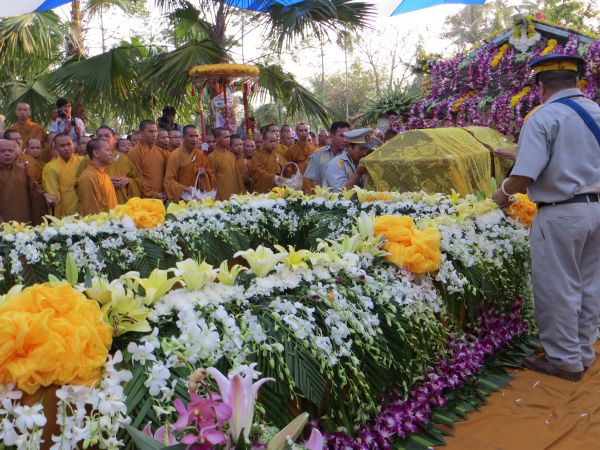 Vĩnh Long: Xúc động chùm ảnh lễ tiễn đưa HT. Thích Đắc Pháp về cõi Phật