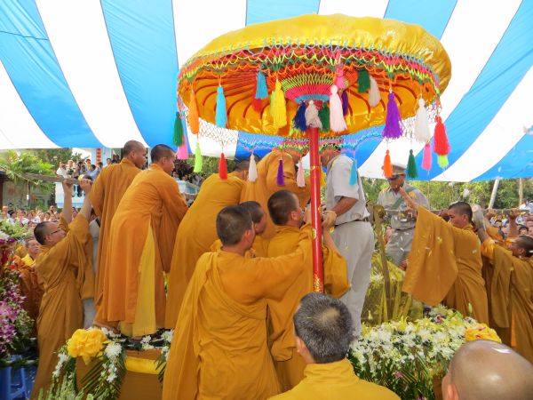 Vĩnh Long: Xúc động chùm ảnh lễ tiễn đưa HT. Thích Đắc Pháp về cõi Phật