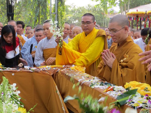Vĩnh Long: Xúc động chùm ảnh lễ tiễn đưa HT. Thích Đắc Pháp về cõi Phật