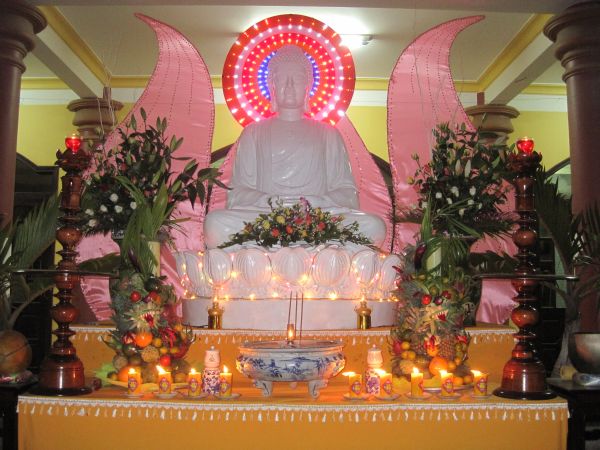 Thắp nến cầu nguyện – Hướng về cội nguồn