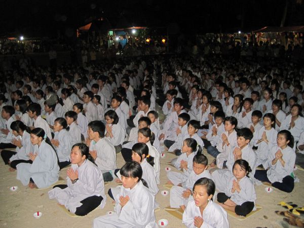 Thắp nến cầu nguyện – Hướng về cội nguồn