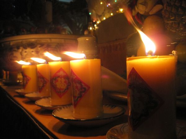 Thắp nến cầu nguyện – Hướng về cội nguồn