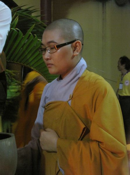 Thắp nến cầu nguyện – Hướng về cội nguồn