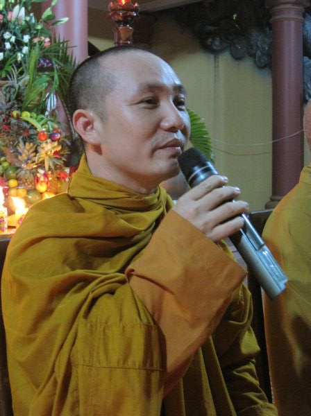 Thắp nến cầu nguyện – Hướng về cội nguồn