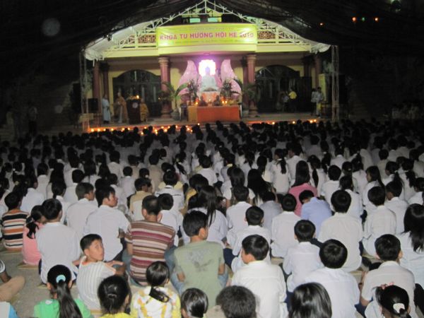 Thắp nến cầu nguyện – Hướng về cội nguồn