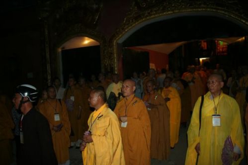 Phút thiêng liêng - Khai mạc Hội thảo Hoằng pháp 2010