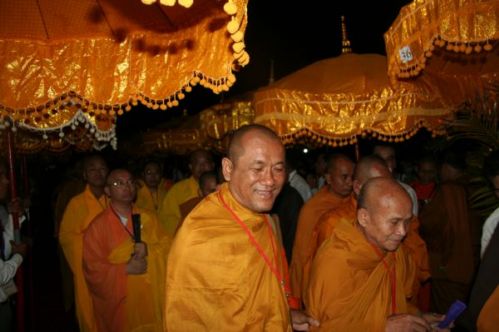 Phút thiêng liêng - Khai mạc Hội thảo Hoằng pháp 2010