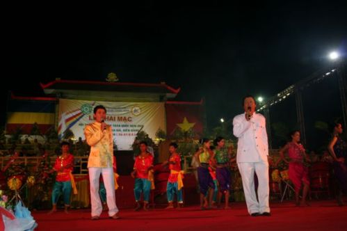 Phút thiêng liêng - Khai mạc Hội thảo Hoằng pháp 2010