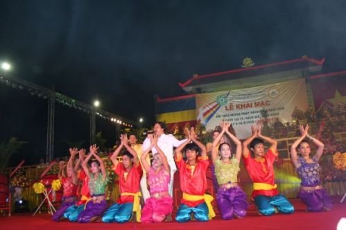 Phút thiêng liêng - Khai mạc Hội thảo Hoằng pháp 2010