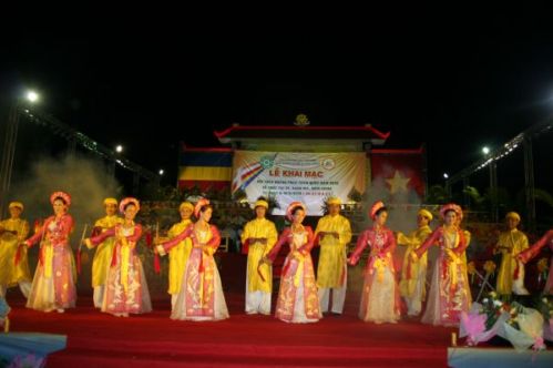Phút thiêng liêng - Khai mạc Hội thảo Hoằng pháp 2010
