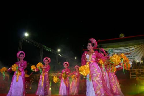 Phút thiêng liêng - Khai mạc Hội thảo Hoằng pháp 2010