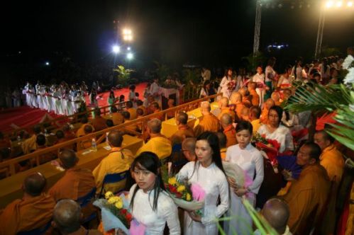 Phút thiêng liêng - Khai mạc Hội thảo Hoằng pháp 2010