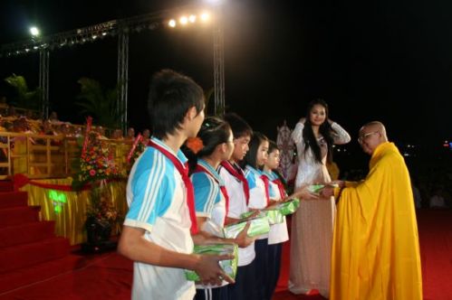 Phút thiêng liêng - Khai mạc Hội thảo Hoằng pháp 2010