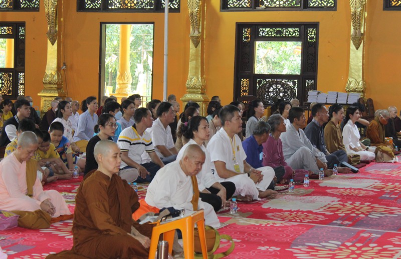 Đồng Nai: Đêm hội cúng đèn rằm mùa Vu Lan tại Thiền viện Phước Sơn