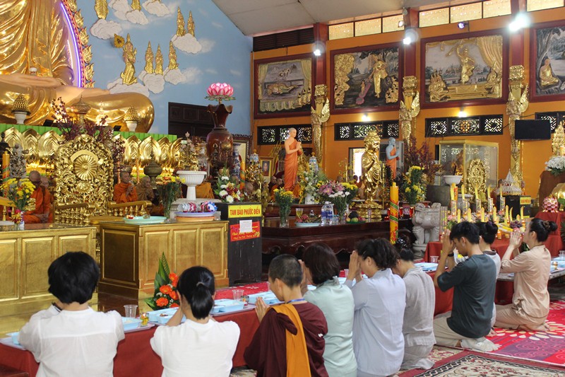 Đồng Nai: Đêm hội cúng đèn rằm mùa Vu Lan tại Thiền viện Phước Sơn