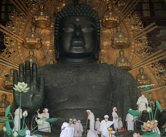 Nhật Bản : Bao sái tẩy tịnh tượng Phật đồng ở Nara