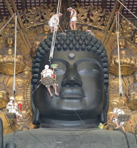 Nhật Bản : Bao sái tẩy tịnh tượng Phật đồng ở Nara