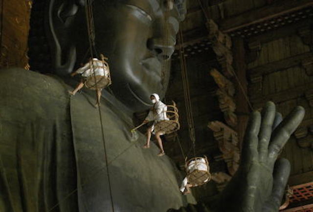 Nhật Bản : Bao sái tẩy tịnh tượng Phật đồng ở Nara