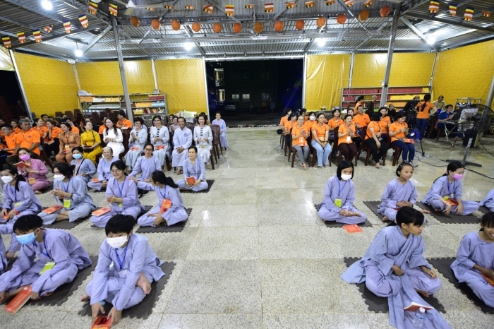 Hơn 220 em thiếu nhi hoan hỷ làm lễ Xuất Gia Báo Hiếu tại Chùa Quan Âm Đông Hải
