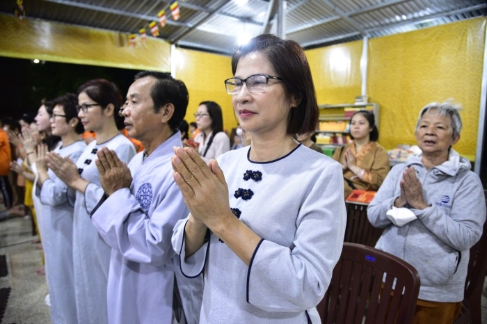 Hơn 220 em thiếu nhi hoan hỷ làm lễ Xuất Gia Báo Hiếu tại Chùa Quan Âm Đông Hải