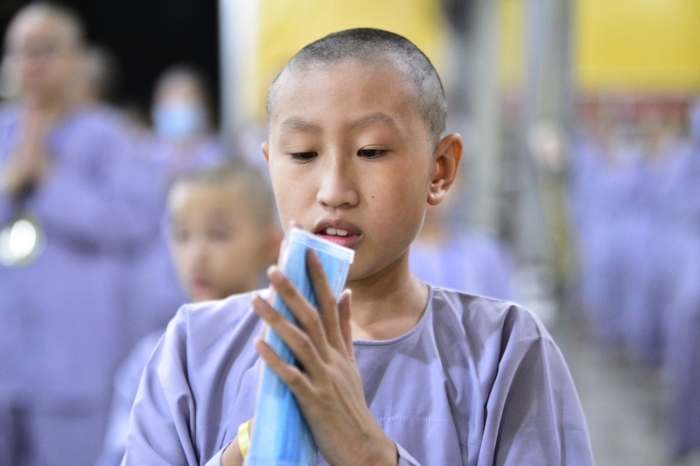 Hơn 220 em thiếu nhi hoan hỷ làm lễ Xuất Gia Báo Hiếu tại Chùa Quan Âm Đông Hải