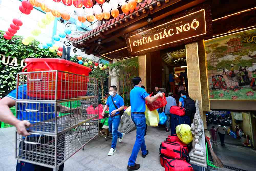 Hơn 600 người tham gia hiến máu nhân đạo lần thứ 55 tại Chùa Giác Ngộ