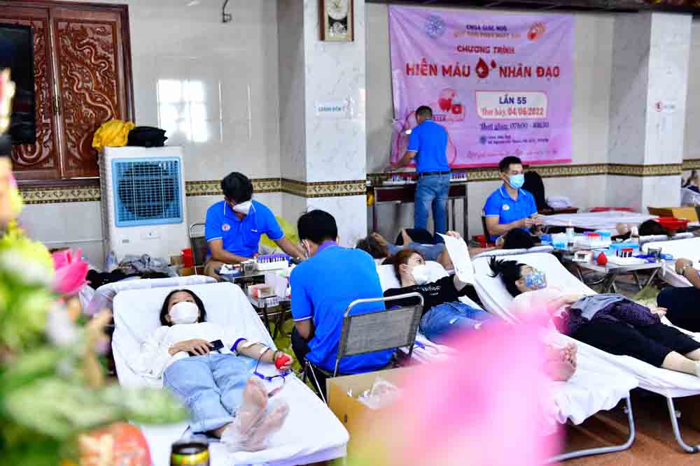 Hơn 600 người tham gia hiến máu nhân đạo lần thứ 55 tại Chùa Giác Ngộ