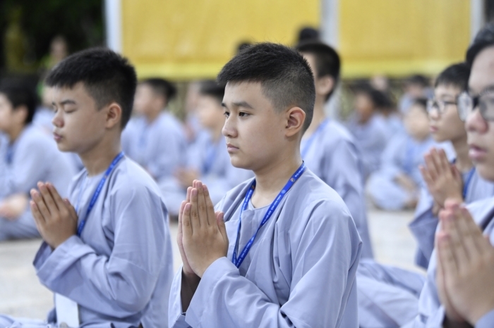 Hơn 220 em thiếu nhi hoan hỷ làm lễ Xuất Gia Báo Hiếu tại Chùa Quan Âm Đông Hải