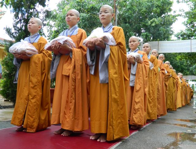Chùm ảnh: Chư Ni cầu Pháp với Đại Tăng tại Giới đàn Đồng Huy