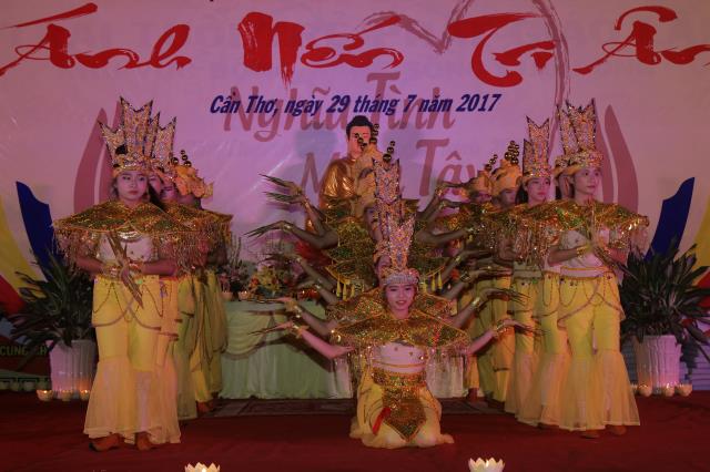 TP. Cần Thơ: Thiêng liêng đêm đốt nến tri ân Hội trại tuổi trẻ 11