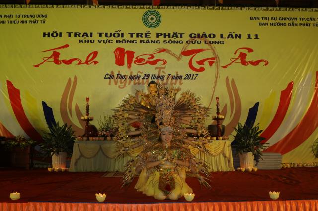 TP. Cần Thơ: Thiêng liêng đêm đốt nến tri ân Hội trại tuổi trẻ 11