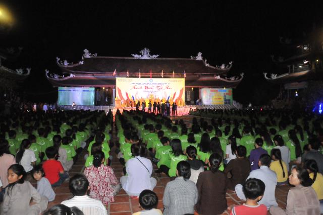 TP. Cần Thơ: Thiêng liêng đêm đốt nến tri ân Hội trại tuổi trẻ 11