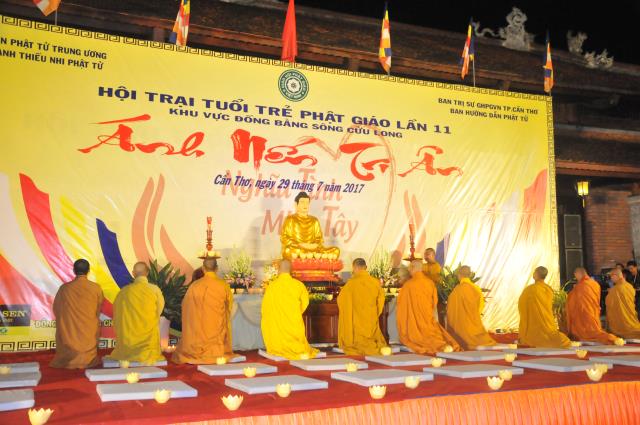 TP. Cần Thơ: Thiêng liêng đêm đốt nến tri ân Hội trại tuổi trẻ 11