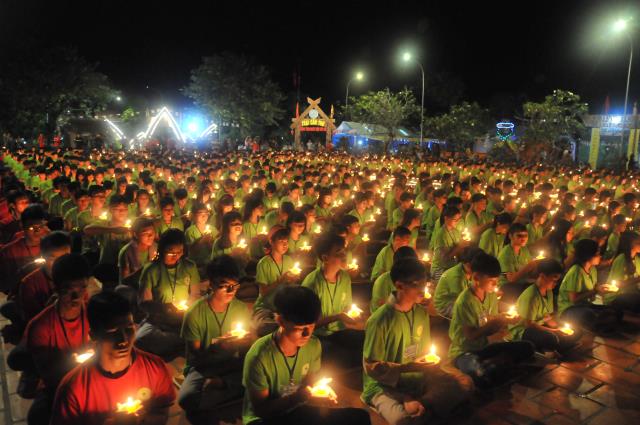 TP. Cần Thơ: Thiêng liêng đêm đốt nến tri ân Hội trại tuổi trẻ 11