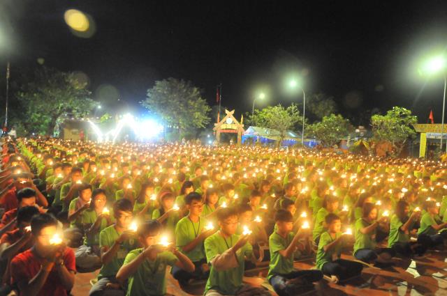 TP. Cần Thơ: Thiêng liêng đêm đốt nến tri ân Hội trại tuổi trẻ 11