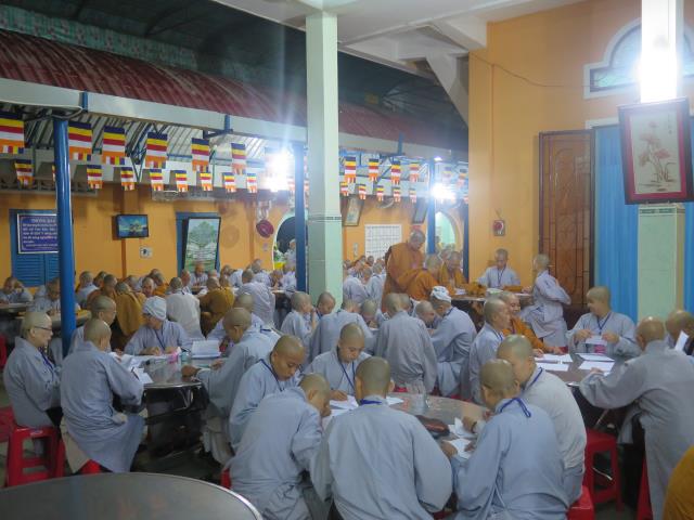 Hùng tráng giờ khảo thí Kinh, Luật và trùng tuyên Luật tạng
