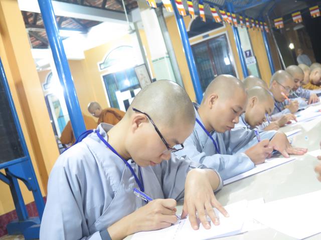 Hùng tráng giờ khảo thí Kinh, Luật và trùng tuyên Luật tạng