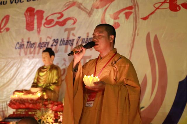 TP. Cần Thơ: Thiêng liêng đêm đốt nến tri ân Hội trại tuổi trẻ 11