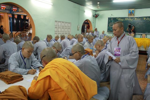 Hùng tráng giờ khảo thí Kinh, Luật và trùng tuyên Luật tạng