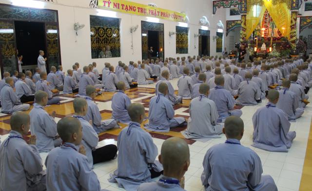 Hùng tráng giờ khảo thí Kinh, Luật và trùng tuyên Luật tạng