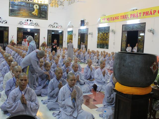 Hùng tráng giờ khảo thí Kinh, Luật và trùng tuyên Luật tạng