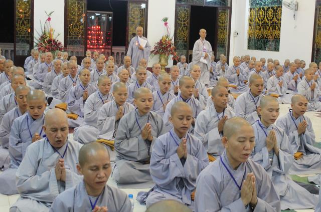 Hùng tráng giờ khảo thí Kinh, Luật và trùng tuyên Luật tạng