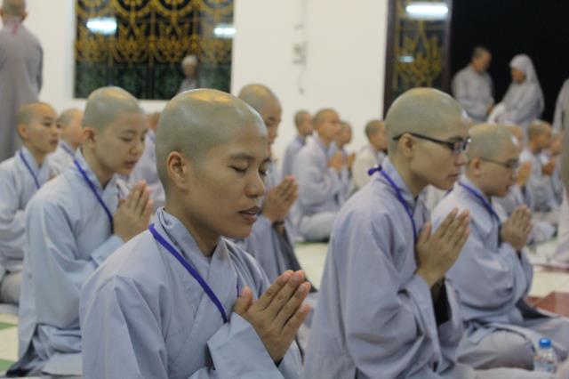 Hùng tráng giờ khảo thí Kinh, Luật và trùng tuyên Luật tạng