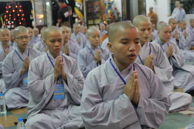 Hùng tráng giờ khảo thí Kinh, Luật và trùng tuyên Luật tạng