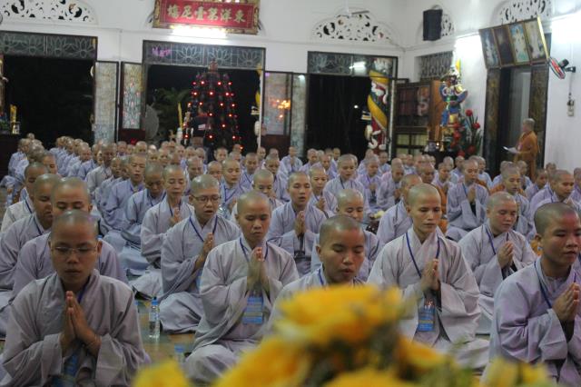 Hùng tráng giờ khảo thí Kinh, Luật và trùng tuyên Luật tạng